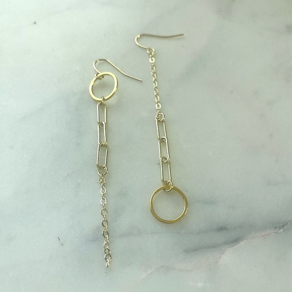 Mismatched Drop Chain Gold Earrings - Picture 3 of 3